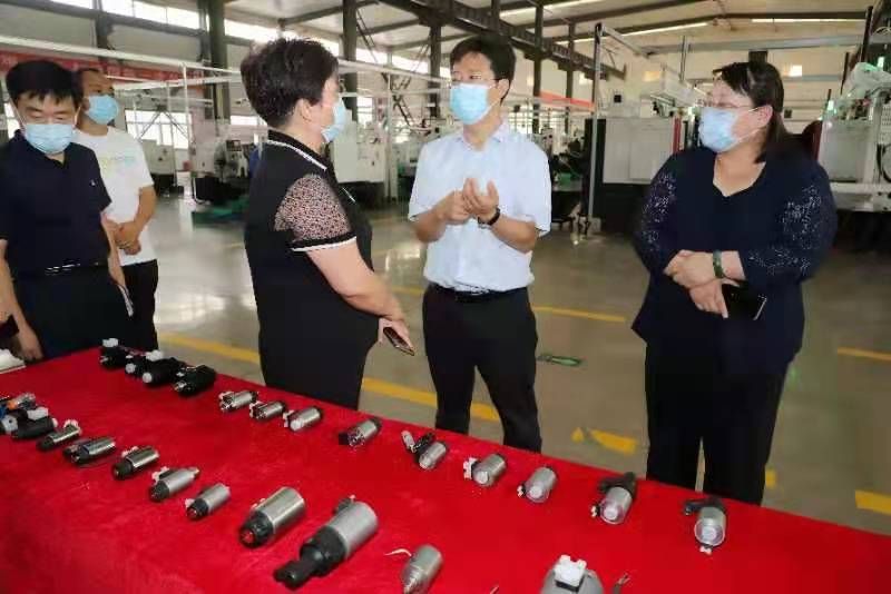 大鸡吧插小骚逼安阳市市长高永一行莅临我公司参观调研